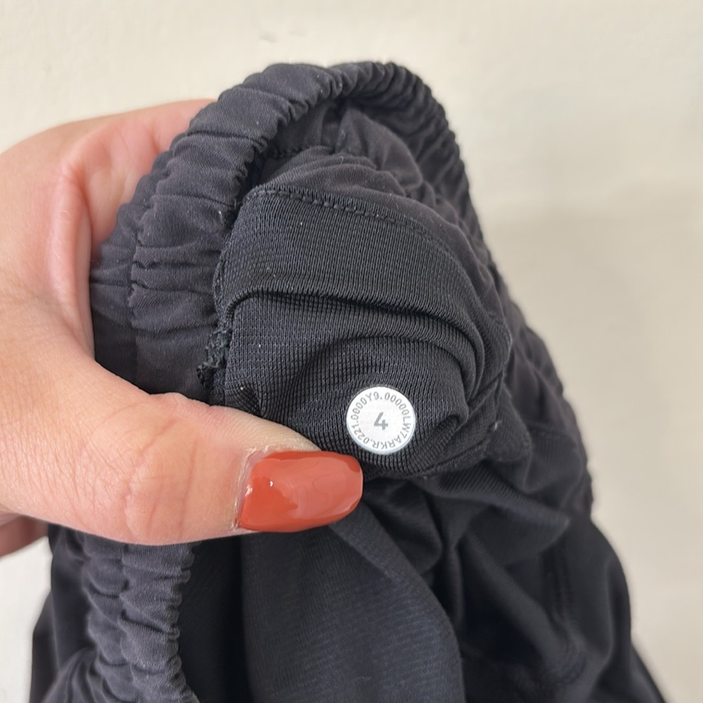 Lululemon Hotty Hot Short II *2.5" Black Size 4 - Picture 9 of 9